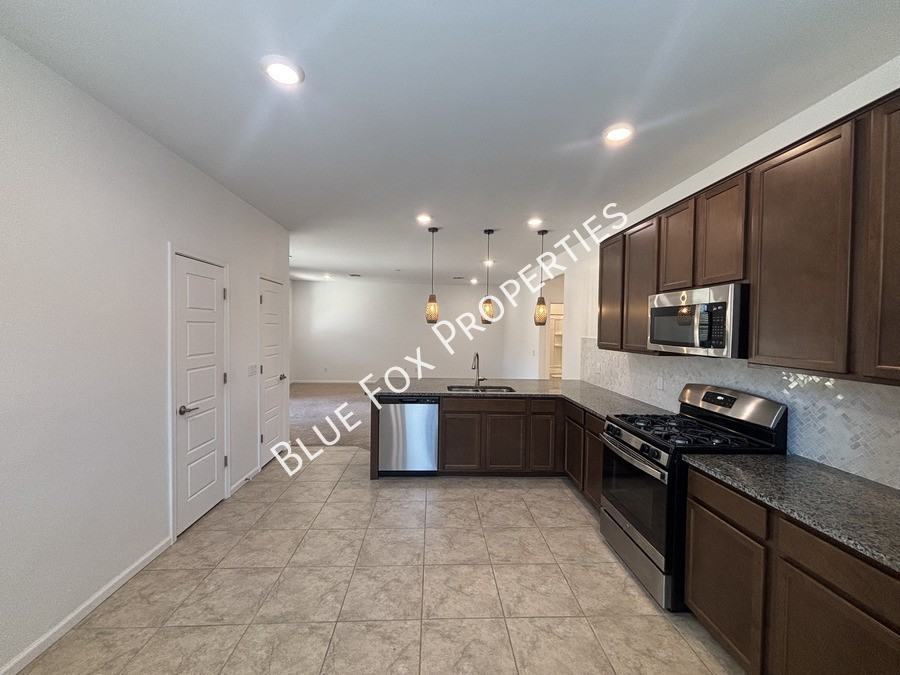 7095 W Jadewood Ln - Photo 5 of 19