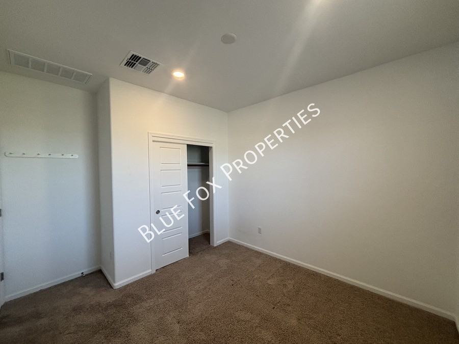 7095 W Jadewood Ln - Photo 6 of 19