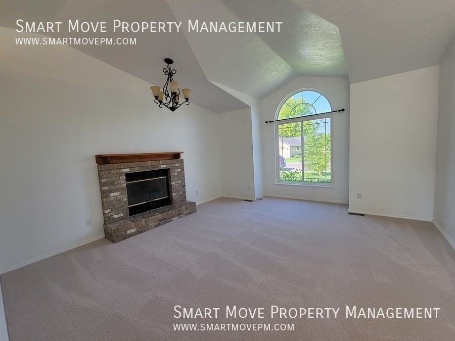 108 S Crest Wood Dr - Photo 5 of 27