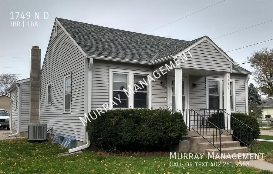 1749 N D St - Photo 2 of 15