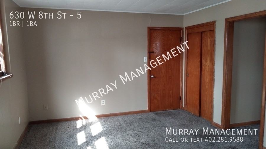 630 W 8th St #5 - Photo 2 of 11