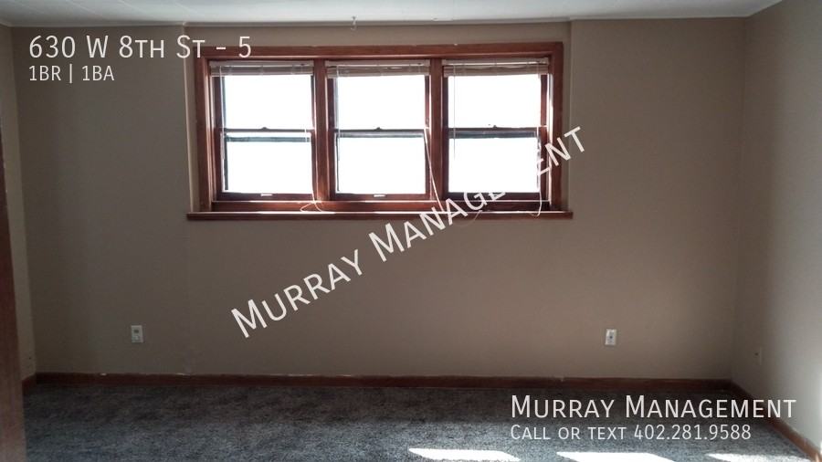 630 W 8th St #5 - Photo 3 of 11