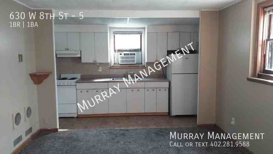 630 W 8th St #5 - Photo 4 of 11