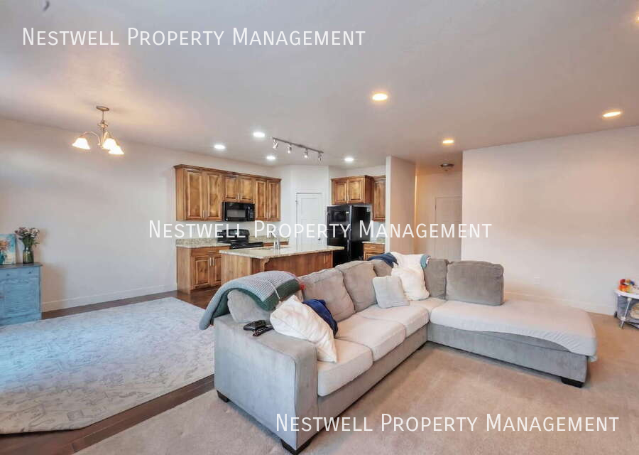 4159 N Fremont Dr - Photo 3 of 33