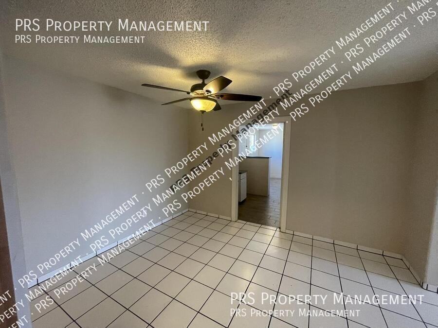 2544 W Isabella Ave - Photo 3 of 15