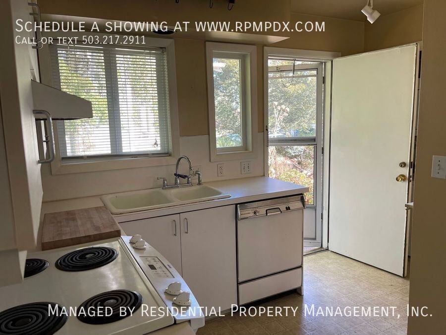 5231 Ne Hassalo St - Photo 7 of 19