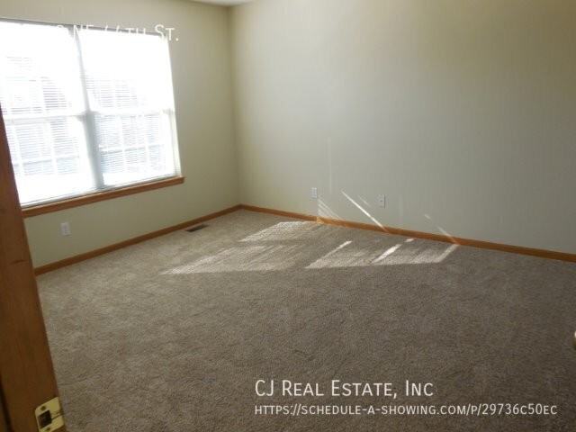 6512 Ne 44th St - Photo 4 of 8