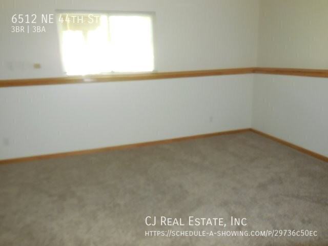 6512 Ne 44th St - Photo 6 of 8