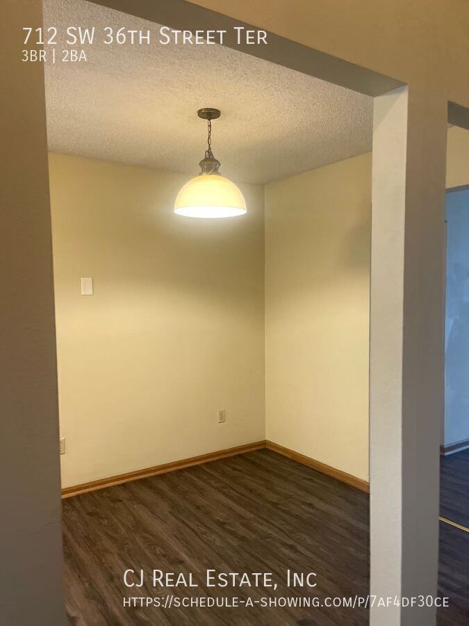 712 Sw 36th Street Ter - Photo 3 of 11