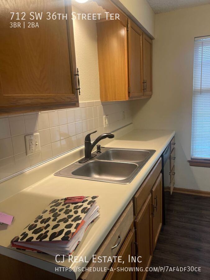712 Sw 36th Street Ter - Photo 5 of 11