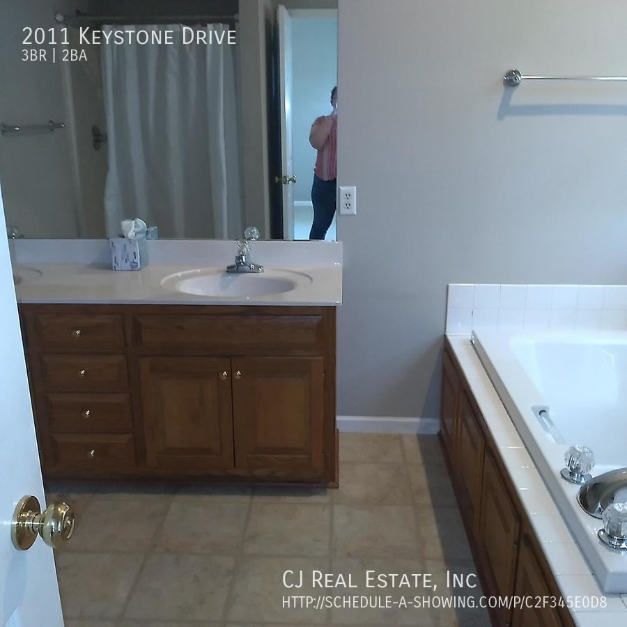 2011 Keystone Dr - Photo 6 of 9