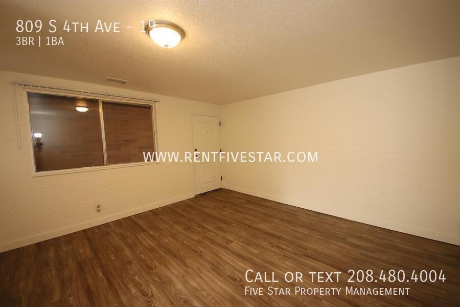 809 S 4th Ave #19 - Photo 3 of 12