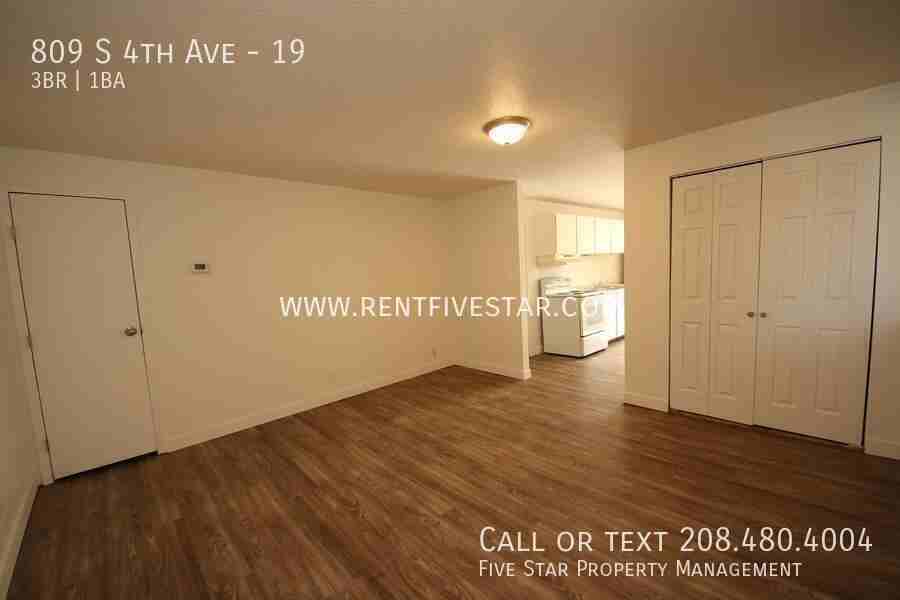 809 S 4th Ave #19 - Photo 5 of 12