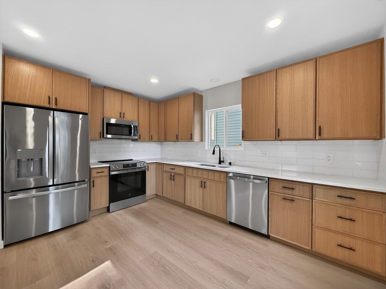 925 N 75th St #A - Photo 3 of 19