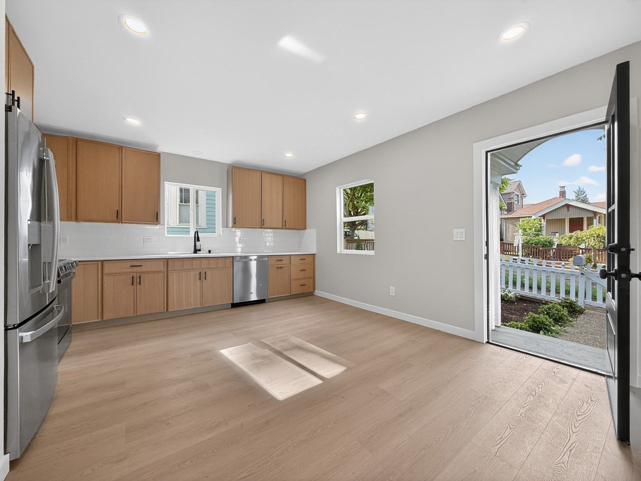925 N 75th St #A - Photo 4 of 19