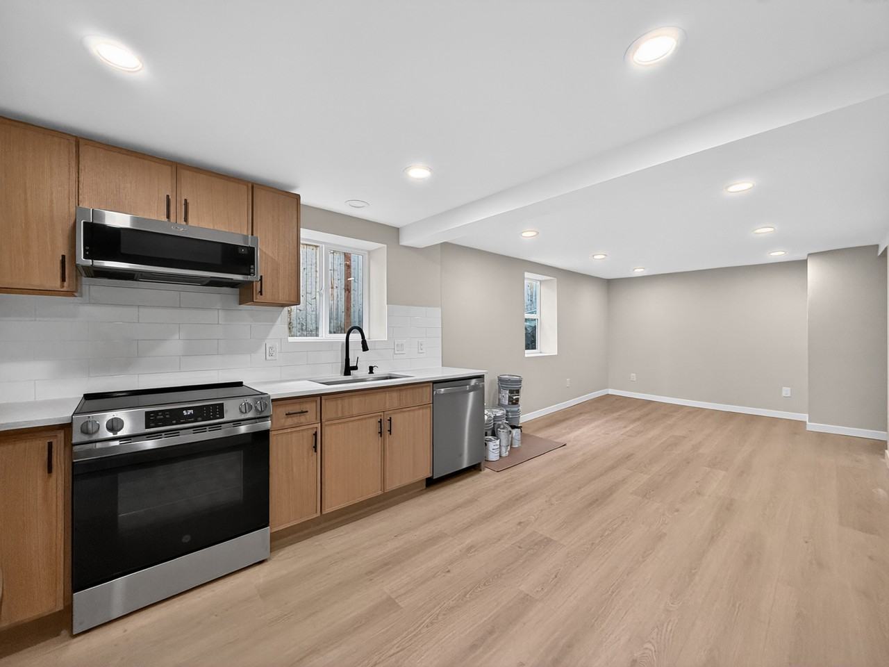 925 N 75th St #B - Photo 3 of 16