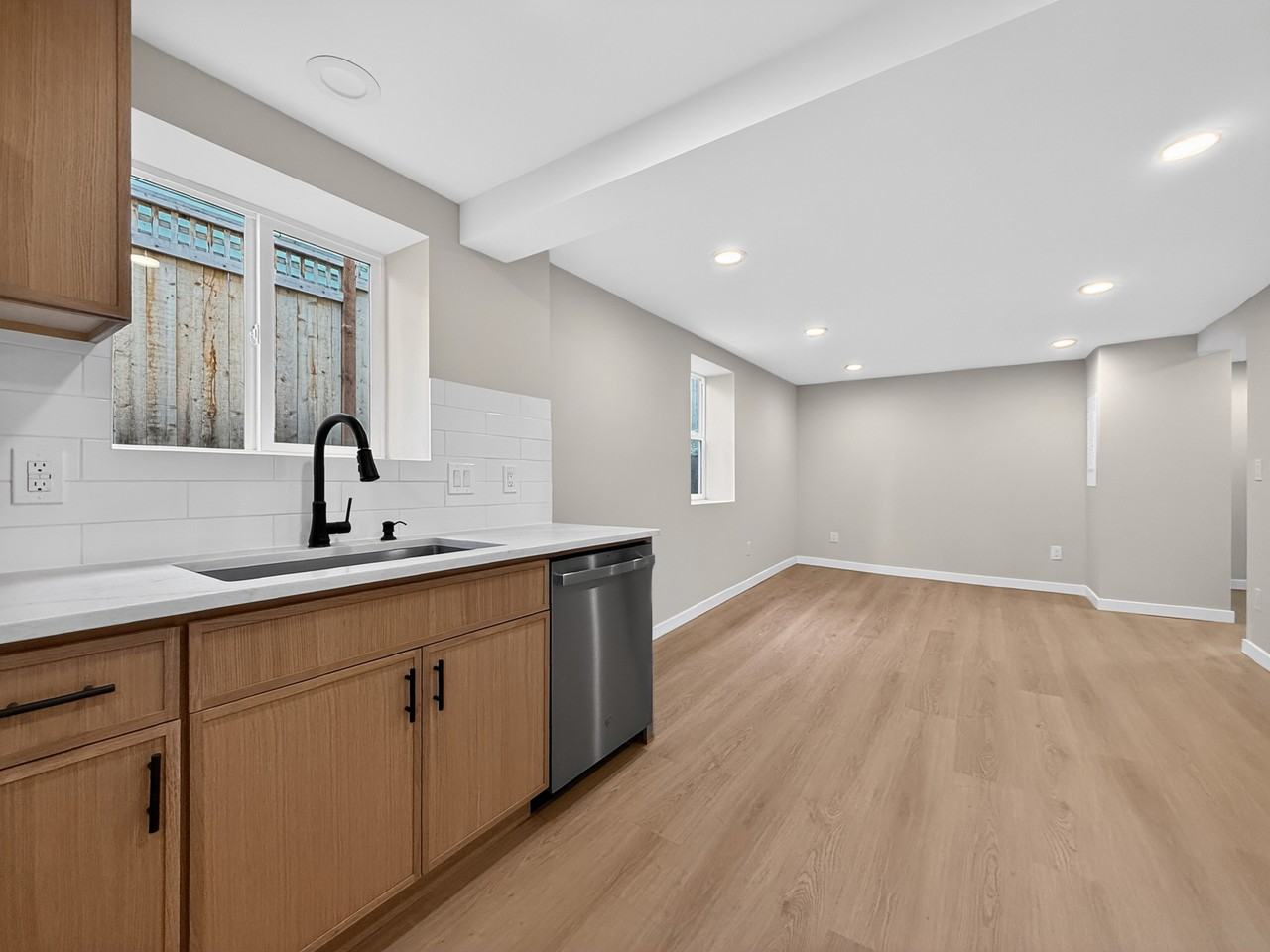 925 N 75th St #B - Photo 4 of 16