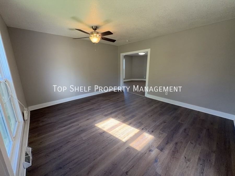 915 E Washington Ave - Photo 2 of 11