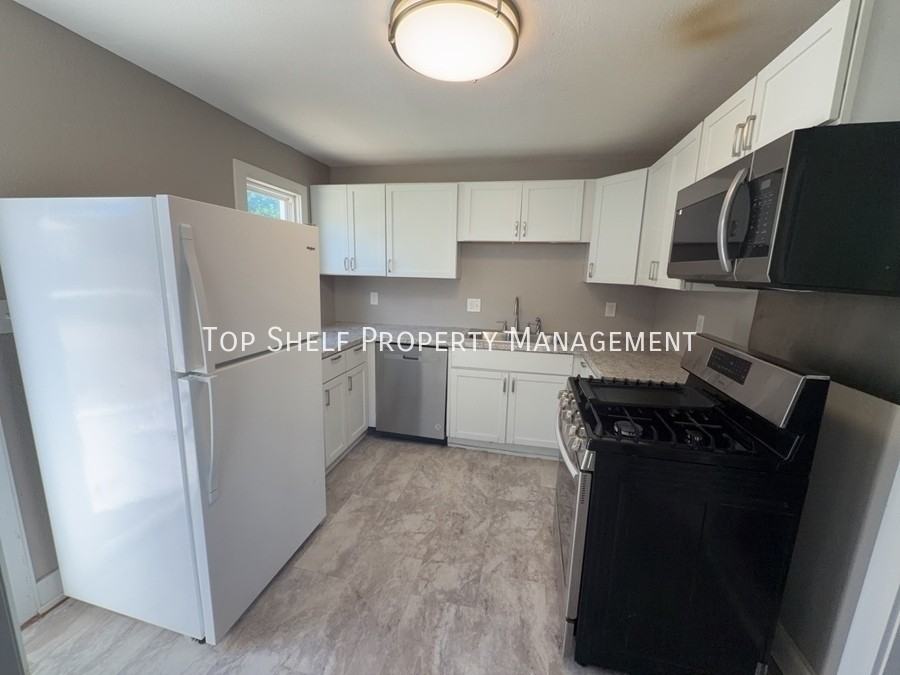 915 E Washington Ave - Photo 3 of 11