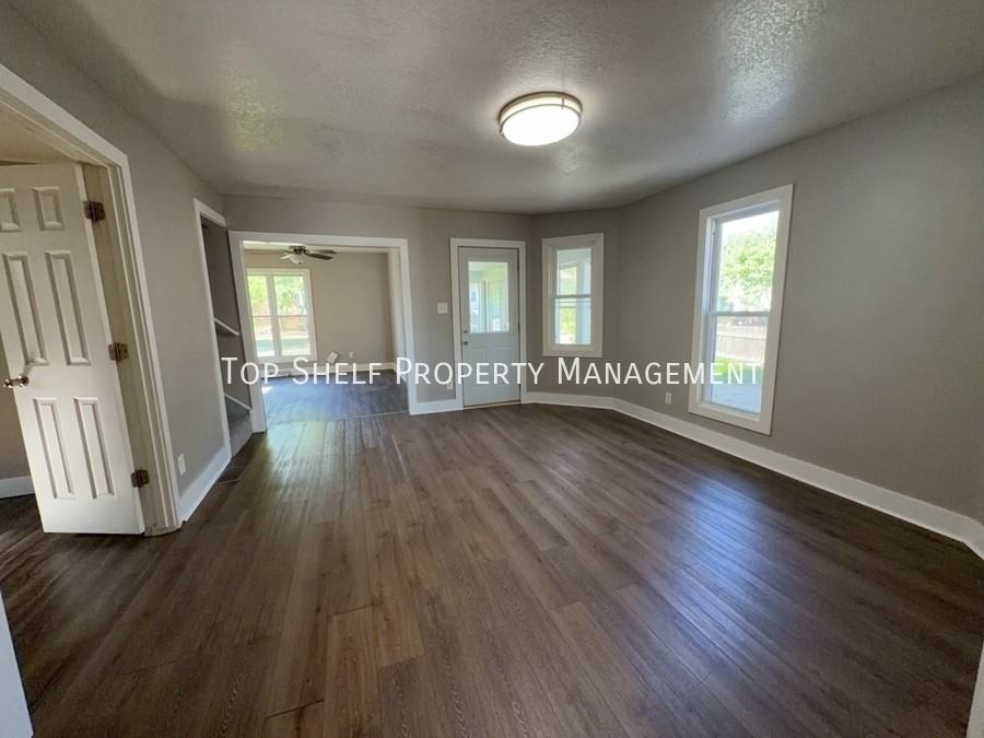915 E Washington Ave - Photo 4 of 11