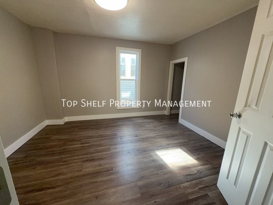 915 E Washington Ave - Photo 5 of 11