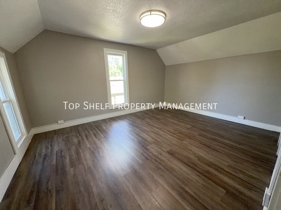 915 E Washington Ave - Photo 6 of 11