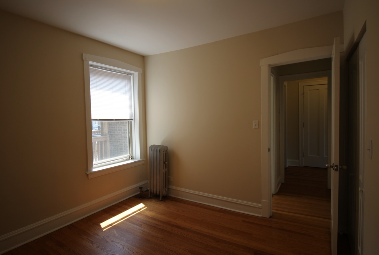 2339 W Rosemont Ave #3 - Photo 3 of 6