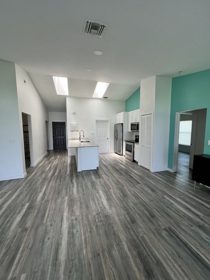 135 Se 30th St #NA - Photo 5 of 16