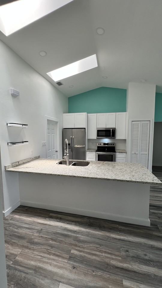 135 Se 30th St #NA - Photo 6 of 16