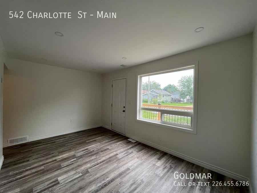 542 Charlotte St #MAIN - Photo 5 of 13