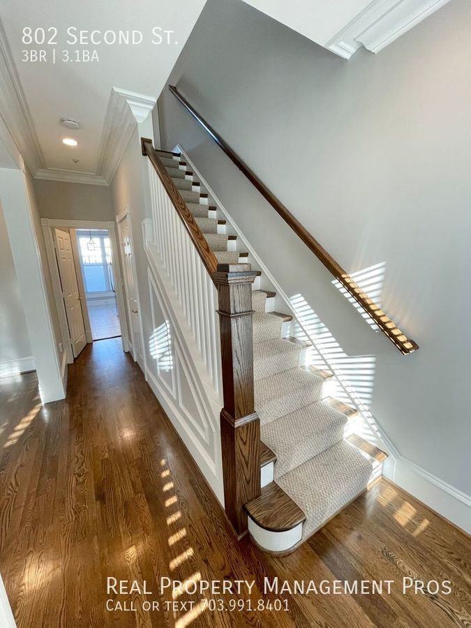 802 Second St - Photo 4 of 46