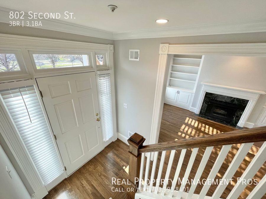 802 Second St - Photo 6 of 46