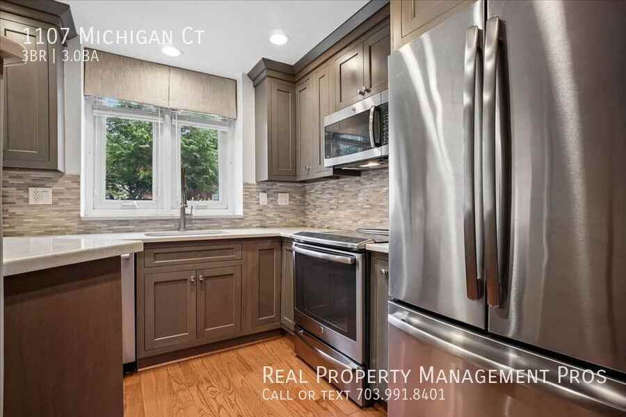 1107 Michigan Ct - Photo 5 of 46