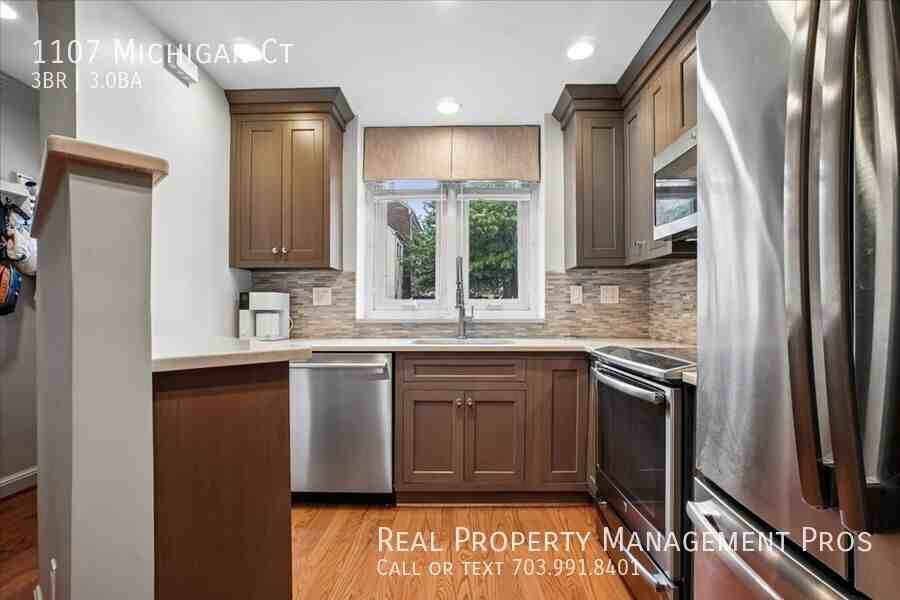 1107 Michigan Ct - Photo 6 of 46