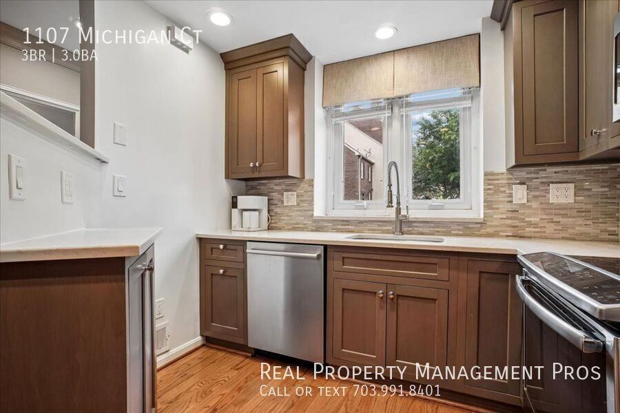 1107 Michigan Ct - Photo 7 of 46
