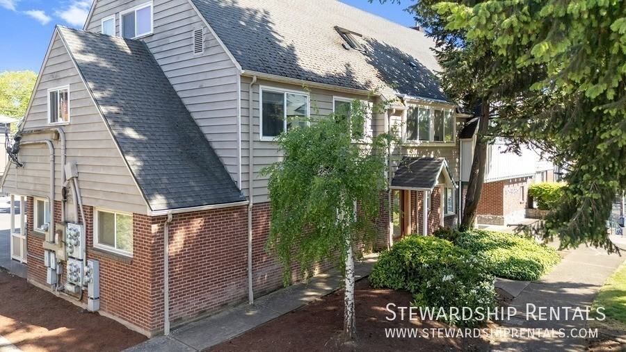 1825 Harris St #9 - Photo 2 of 21