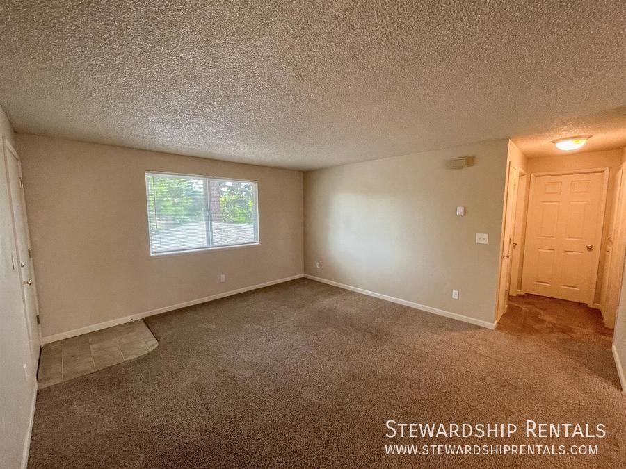 1359 Liberty St Ne - Photo 4 of 15