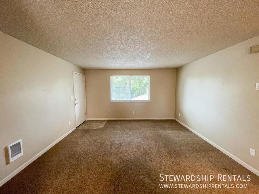 1359 Liberty St Ne - Photo 5 of 15
