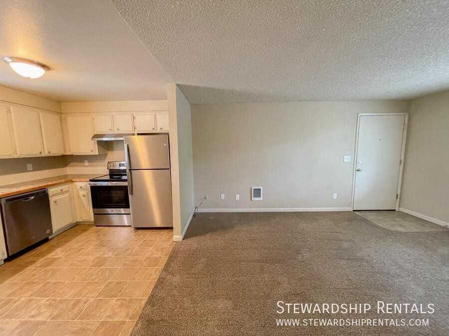 1359 Liberty St Ne - Photo 6 of 15