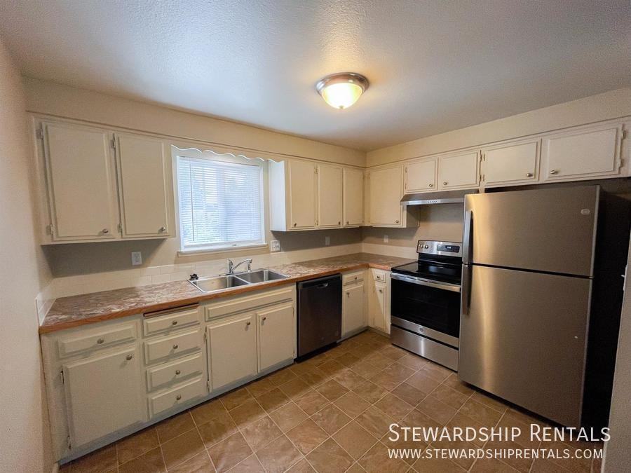 1359 Liberty St Ne - Photo 7 of 15