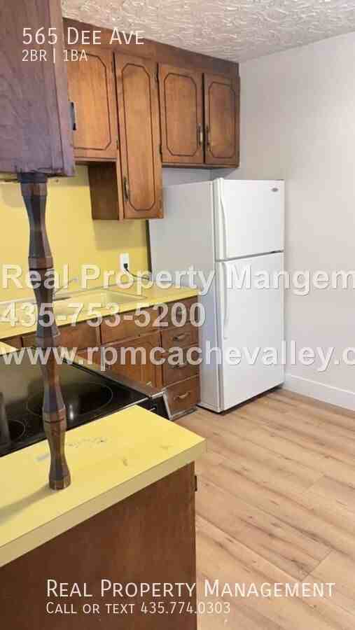 565 Dee Ave - Photo 2 of 6