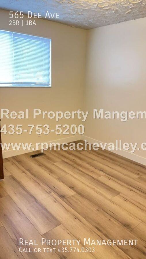 565 Dee Ave - Photo 4 of 6