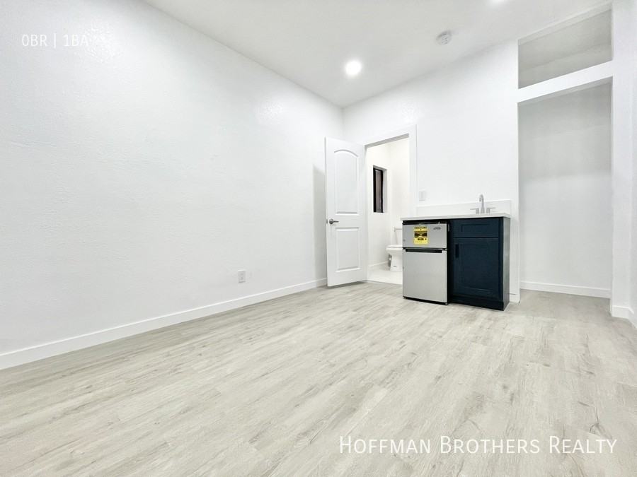 2826 Darwin Ave #C - Photo 2 of 6