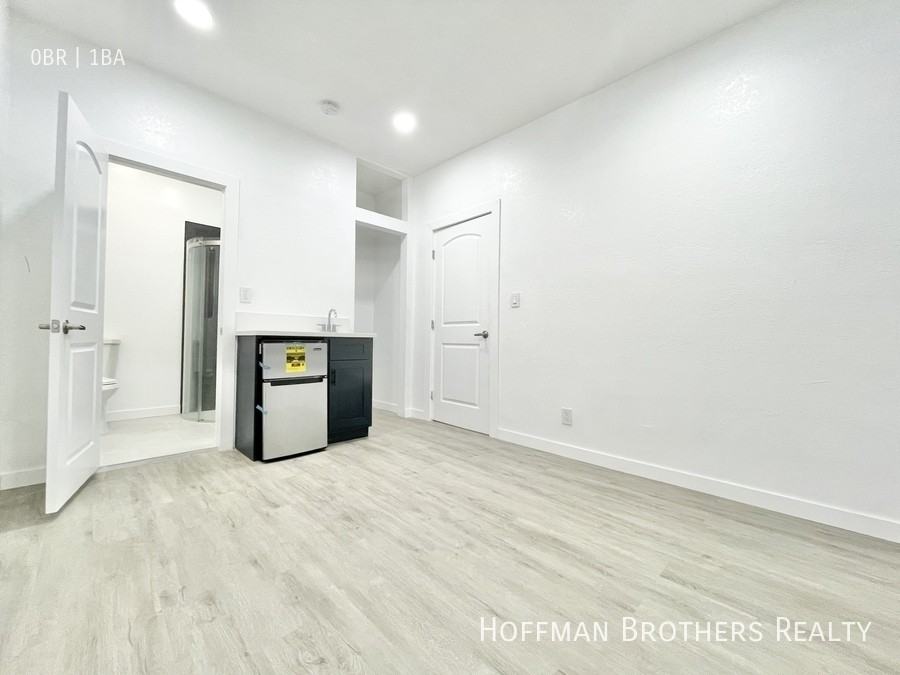 2826 Darwin Ave #C - Photo 3 of 6