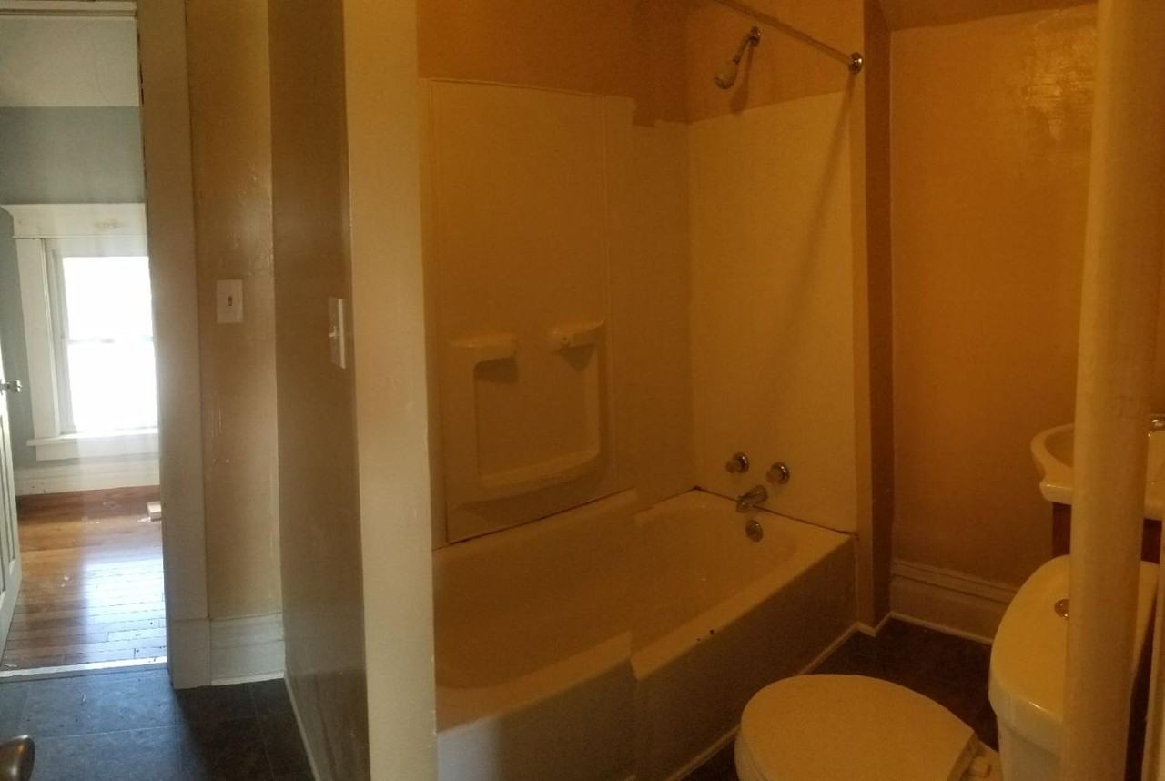 1122 W 5th St #1 - Photo 4 of 12