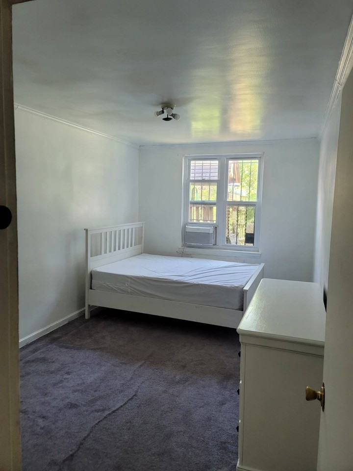 615 E 55th St #1stFL - Photo 6 of 10