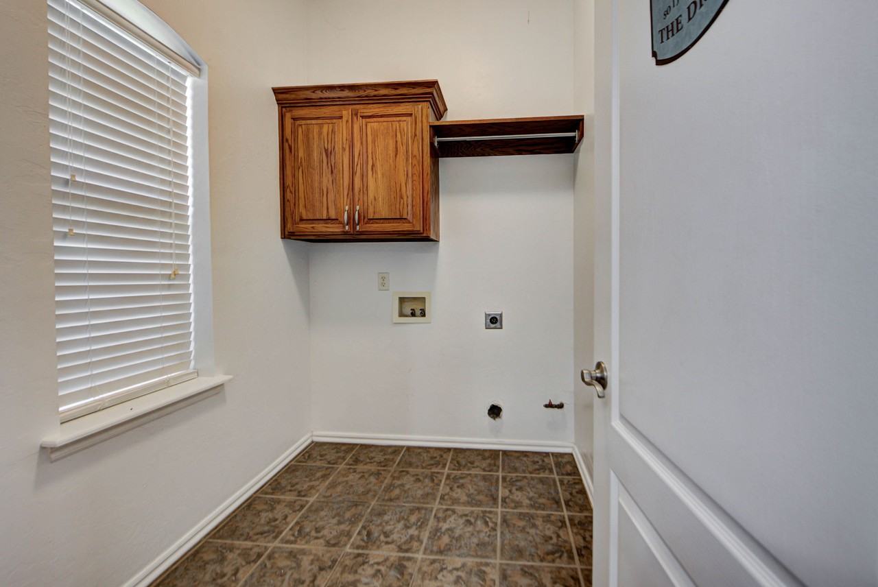 3804 Lorings Rd #1 - Photo 7 of 32
