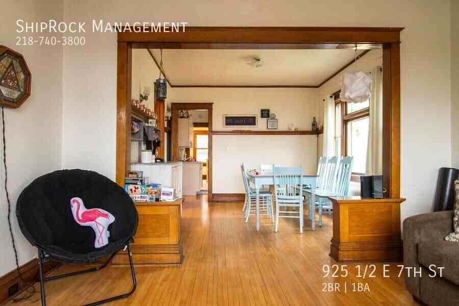 925 1/2 E 7th St - Photo 2 of 11