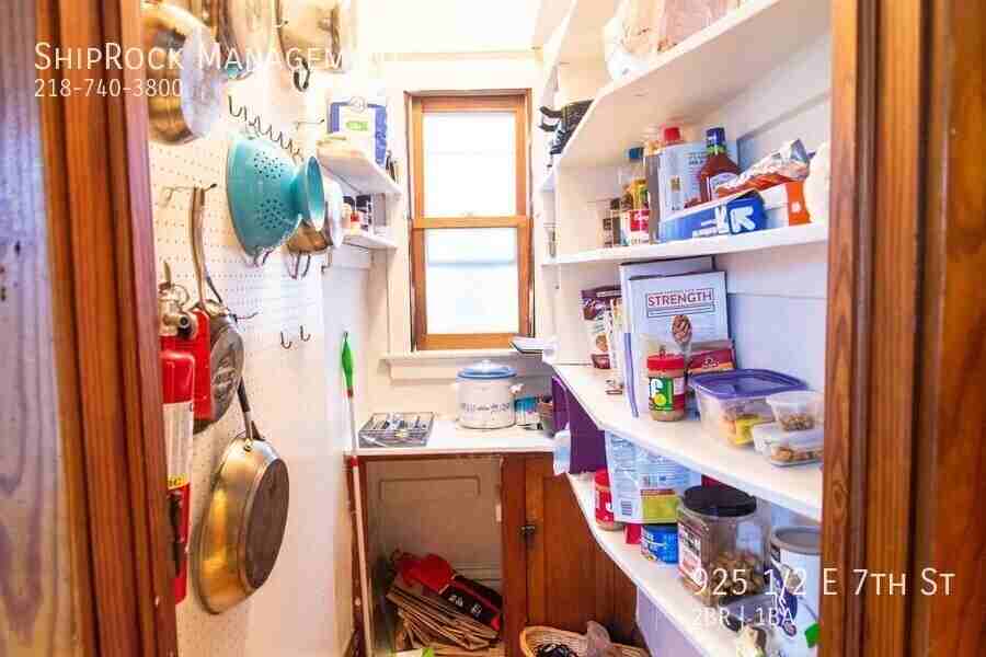 925 1/2 E 7th St - Photo 6 of 11
