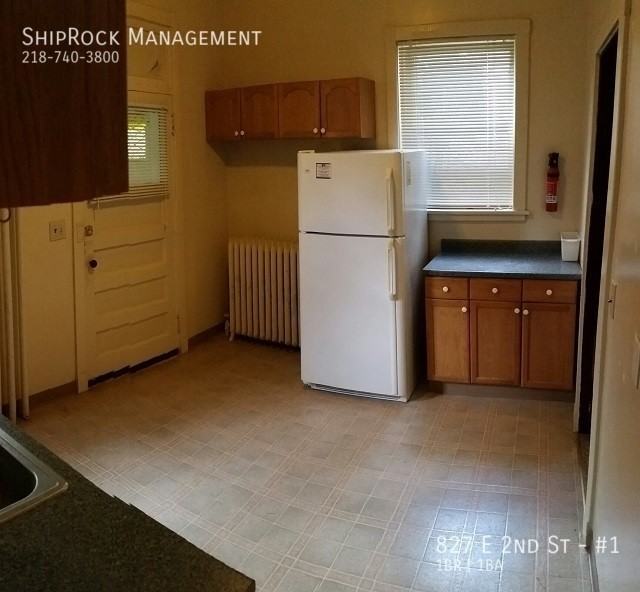 827 E 2nd St #1 - Photo 7 of 8